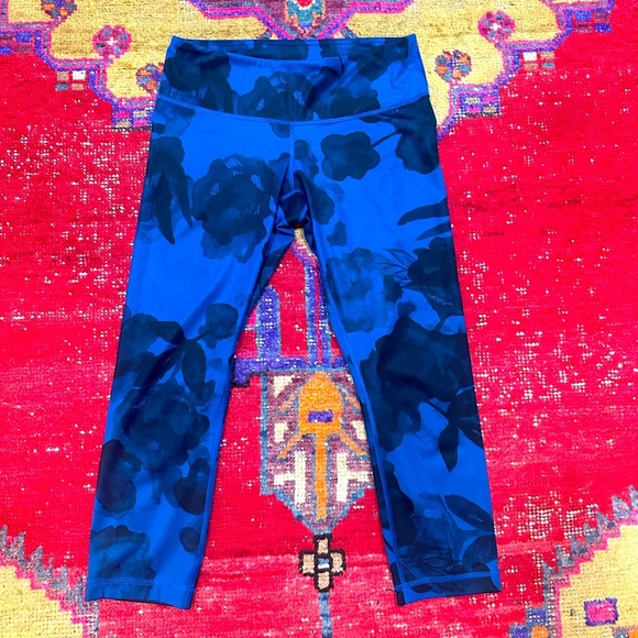 LULULEMON blue/black floral leggings sz 6 - Picture 1 of 9